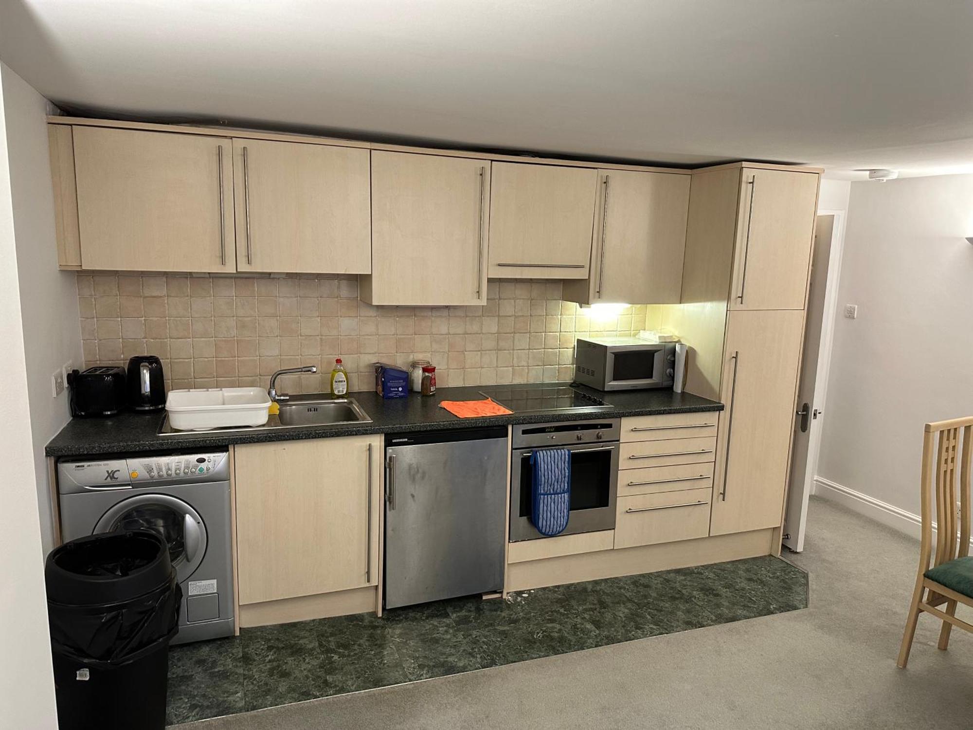 1 Bedroom Cg Apartment *